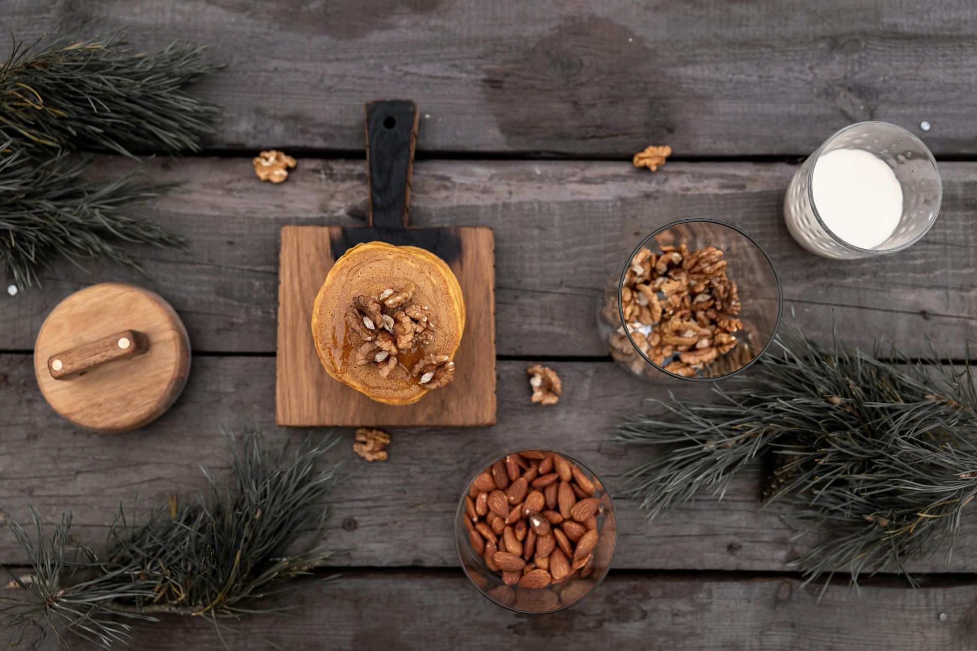 Almond milk side effects (image sourced via Pexels / Photo by katrin)